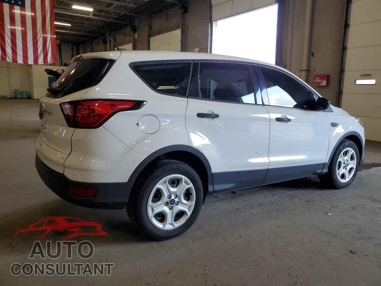 FORD ESCAPE 2019 - 1FMCU0F79KUB60472