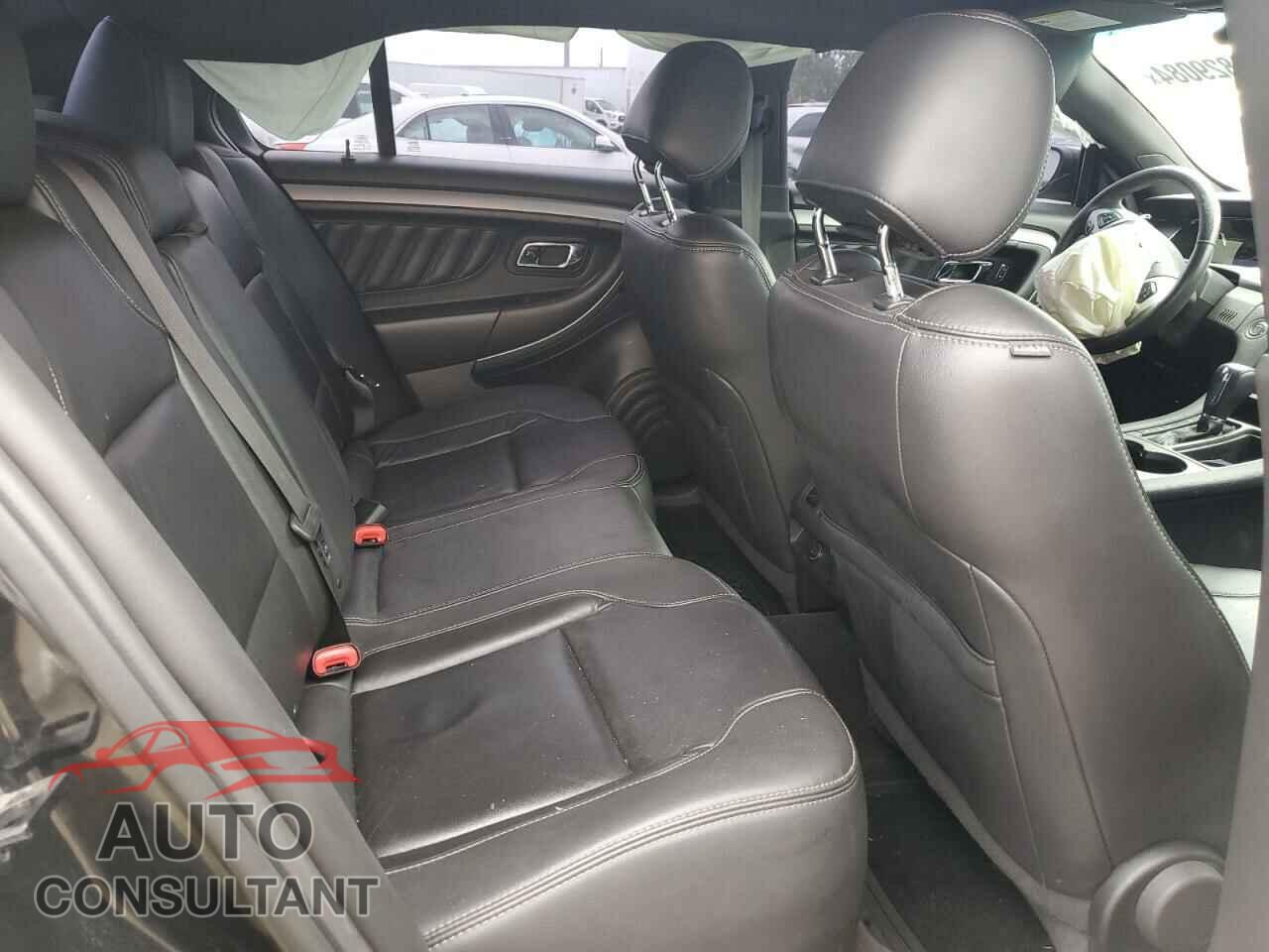 FORD TAURUS 2018 - 1FAHP2E81JG126830