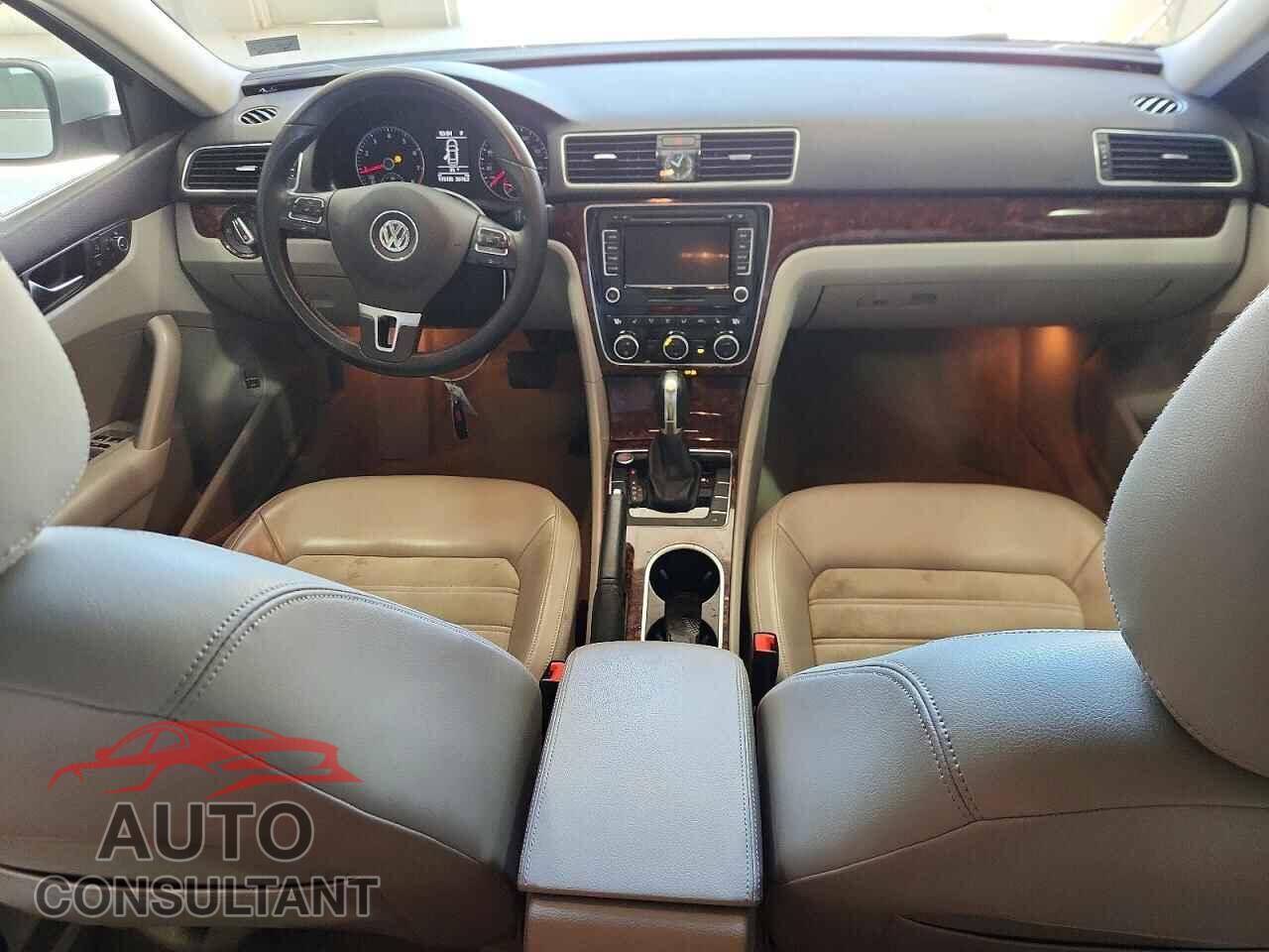 VOLKSWAGEN PASSAT 2013 - 1VWCH7A35DC070795