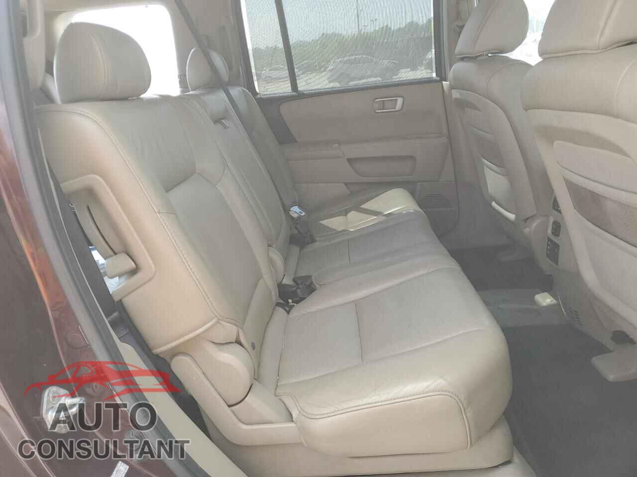 HONDA PILOT 2011 - 5FNYF4H93BB060595