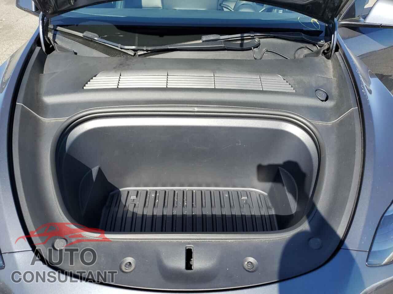 TESLA MODEL Y 2023 - 7SAYGDEE8PF607773