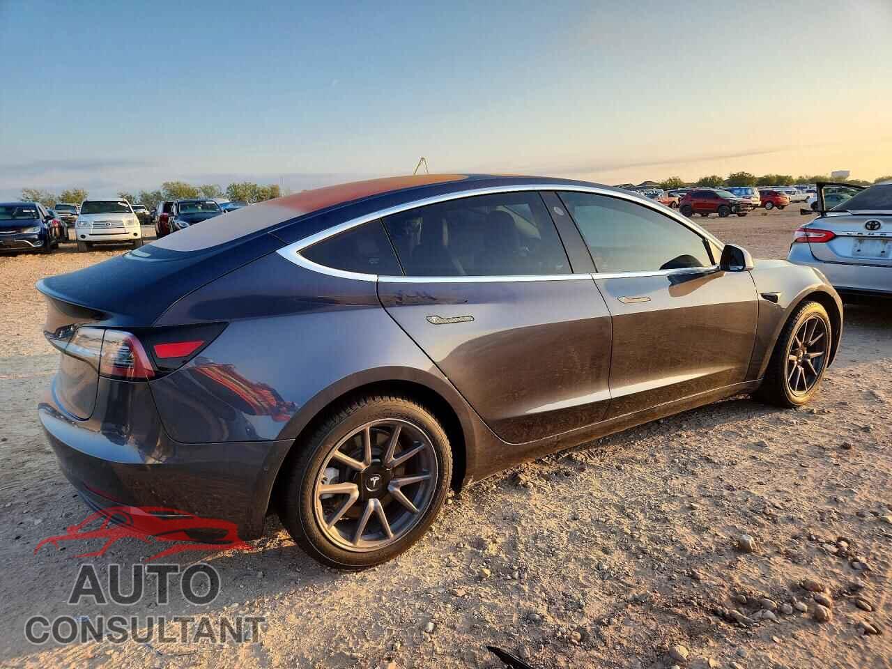 TESLA MODEL 3 2018 - 5YJ3E1EA9JF031580