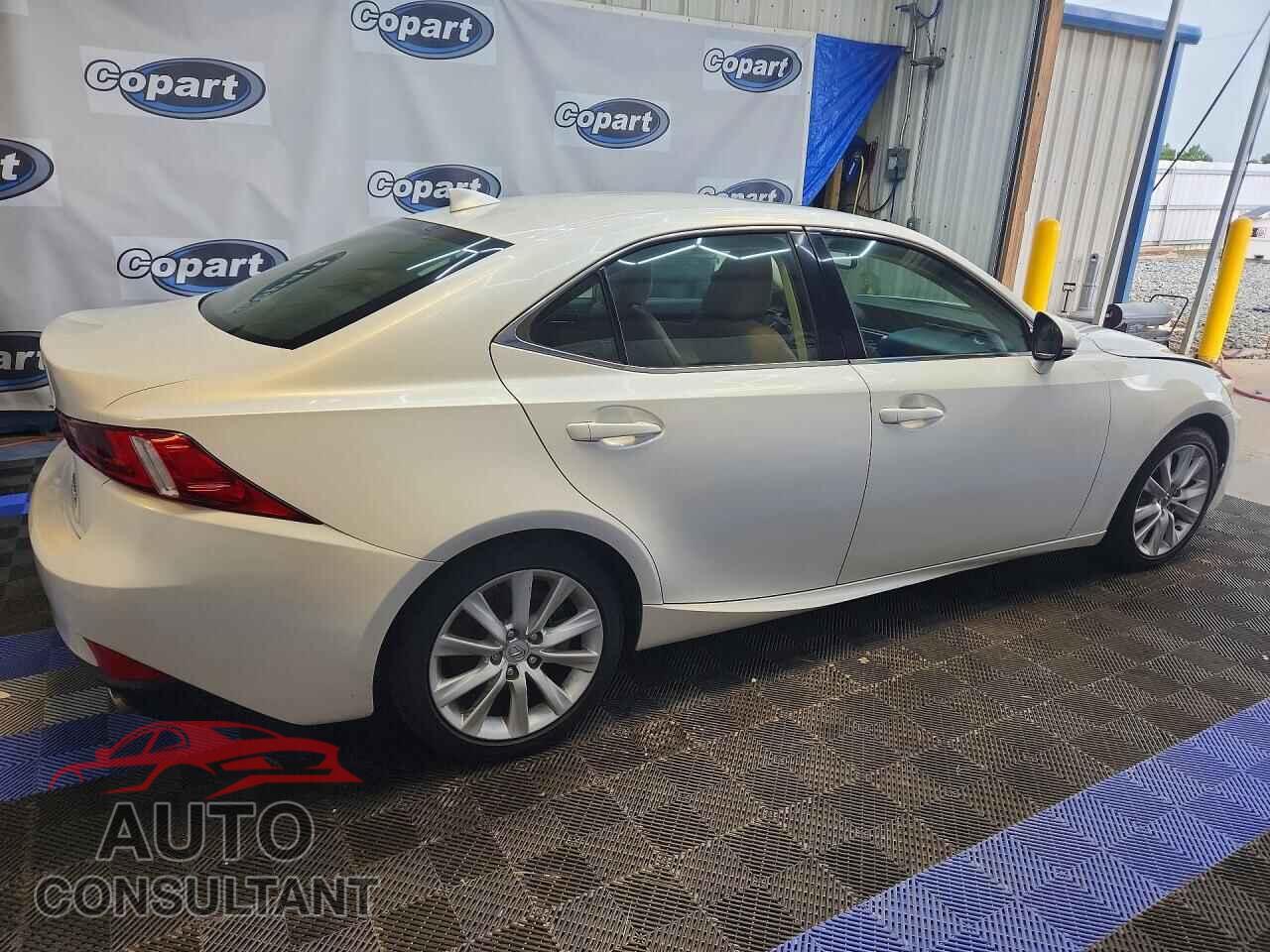 LEXUS IS 2016 - JTHBA1D23G5013103