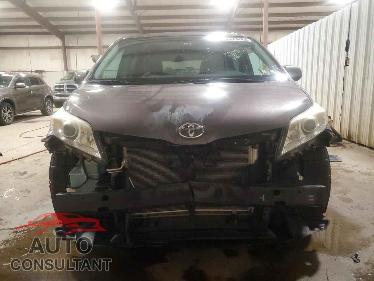 TOYOTA SIENNA 2013 - 5TDJK3DC8DS069719
