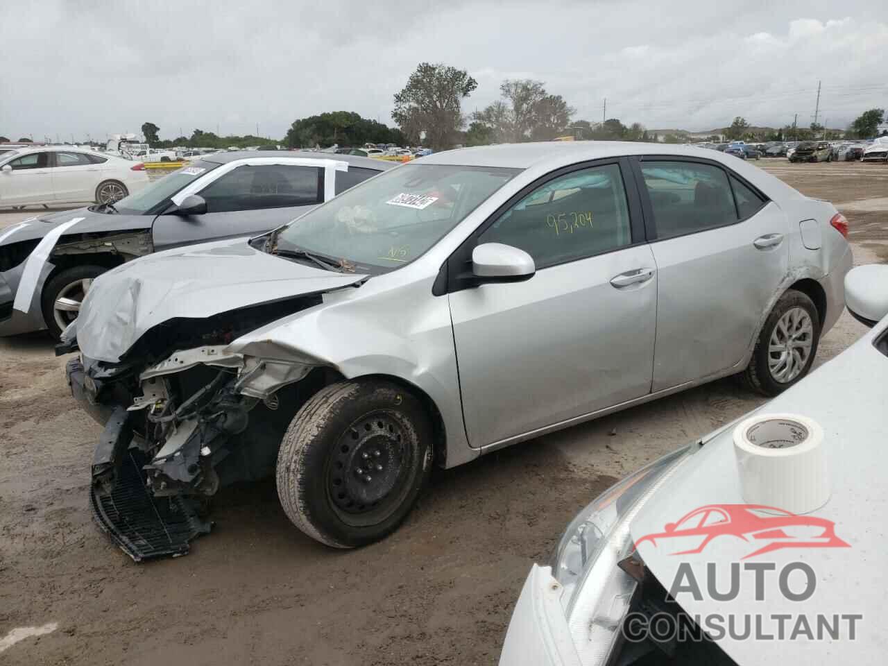 TOYOTA COROLLA 2018 - 5YFBURHE6JP818017