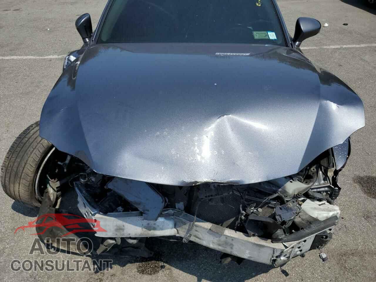 LEXUS IS 2017 - JTHBA1D2XH5053373