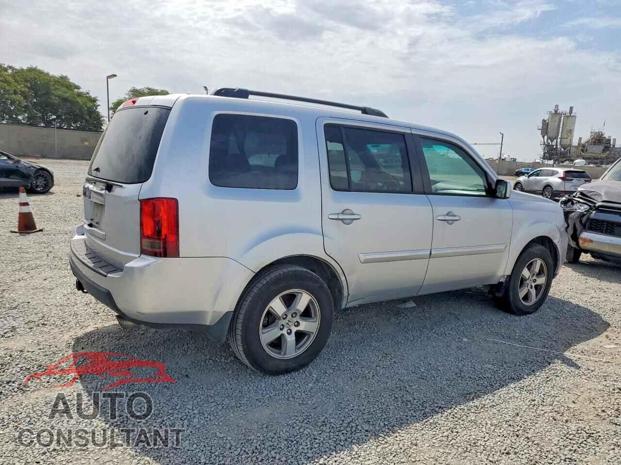 HONDA PILOT 2011 - 5FNYF3H65BB005520