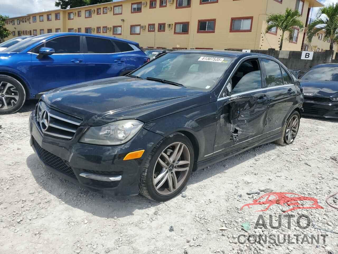 MERCEDES-BENZ C-CLASS 2012 - WDDGF8BB7CR200079