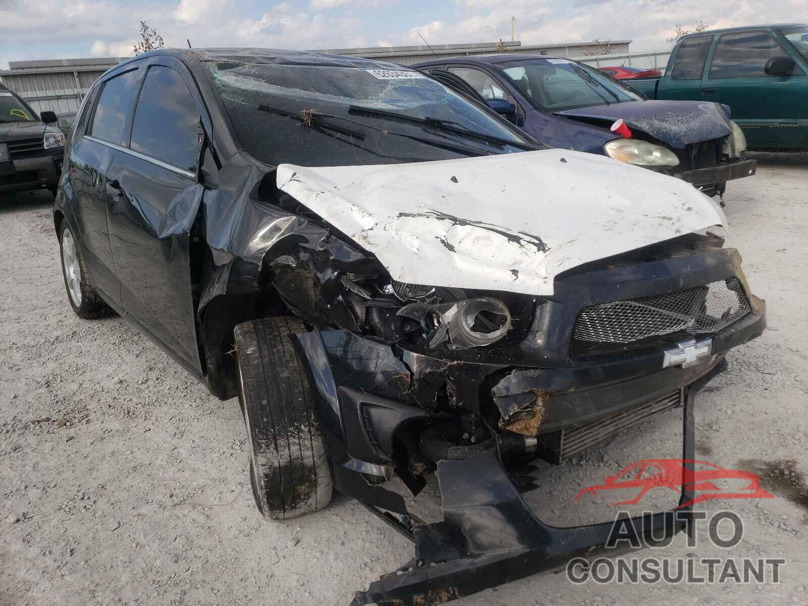 CHEVROLET SONIC 2016 - 1G1JE6SB5G4134618