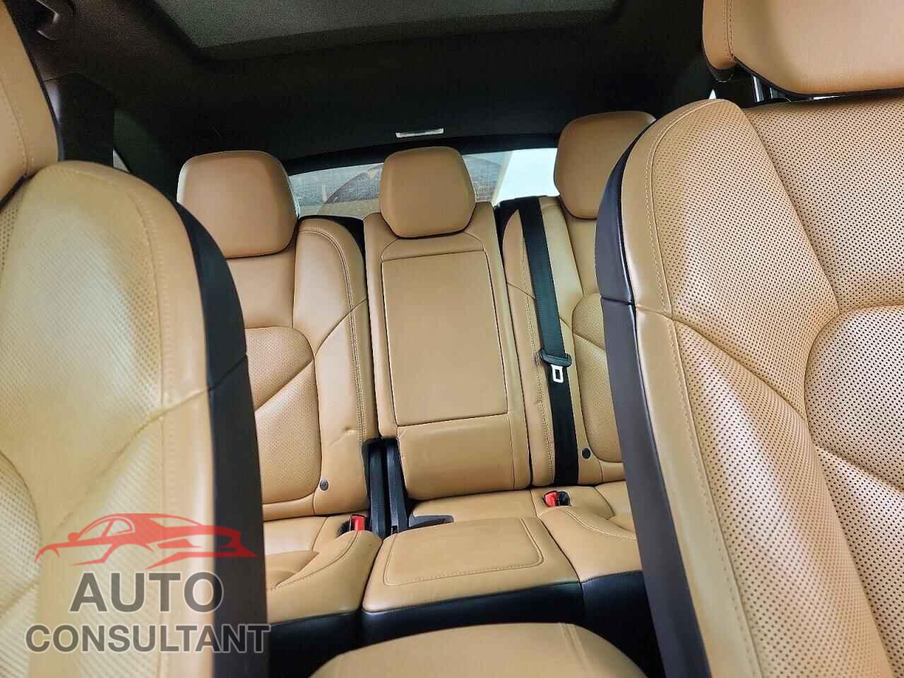 PORSCHE CAYENNE 2016 - WP1AA2A21GKA08814