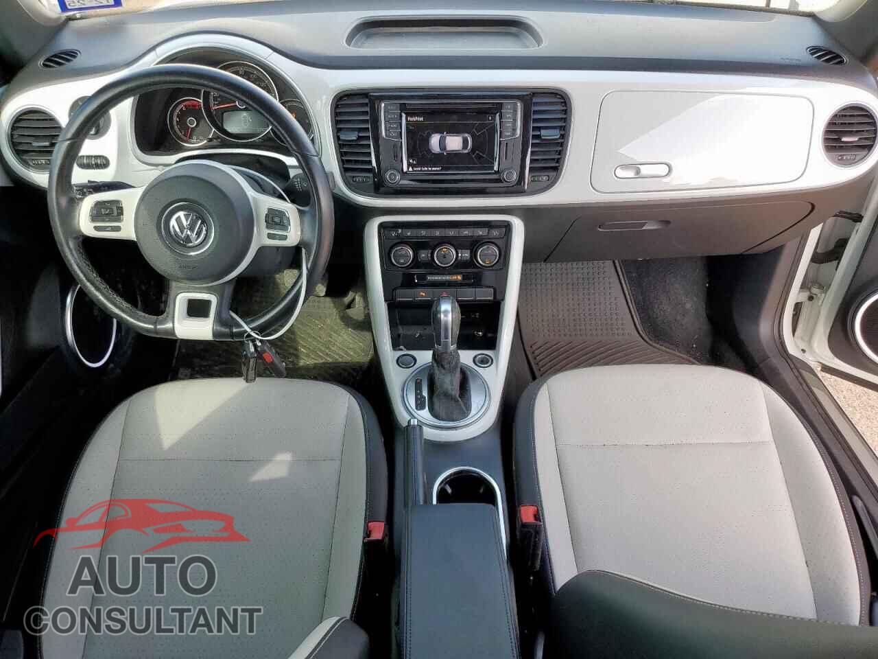 VOLKSWAGEN BEETLE 2019 - 3VWJD7AT7KM720483