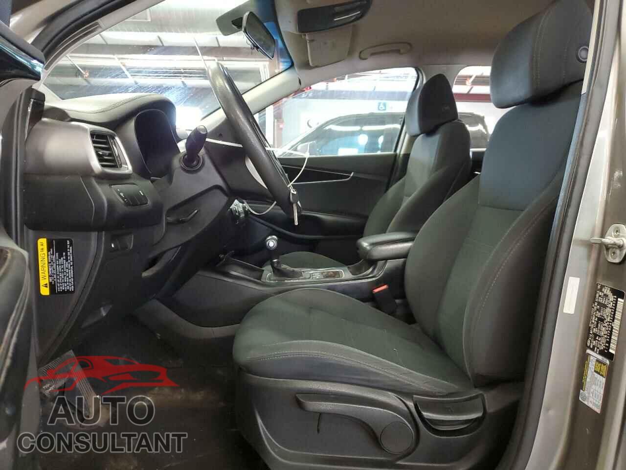 KIA SORENTO 2017 - 5XYPGDA35HG324559