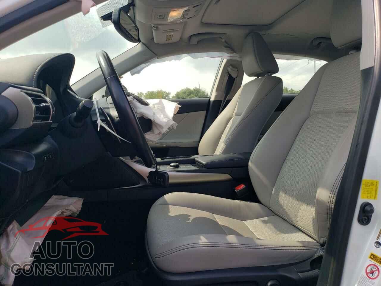 LEXUS IS 2015 - JTHCF1D24F5028441