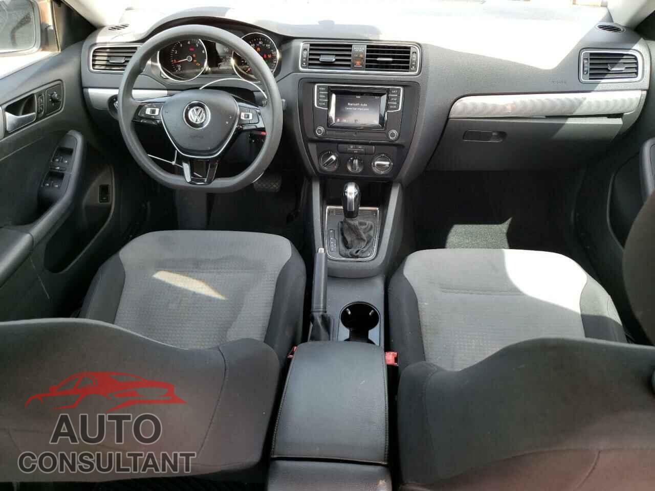 VOLKSWAGEN JETTA 2017 - 3VW2B7AJ5HM388075