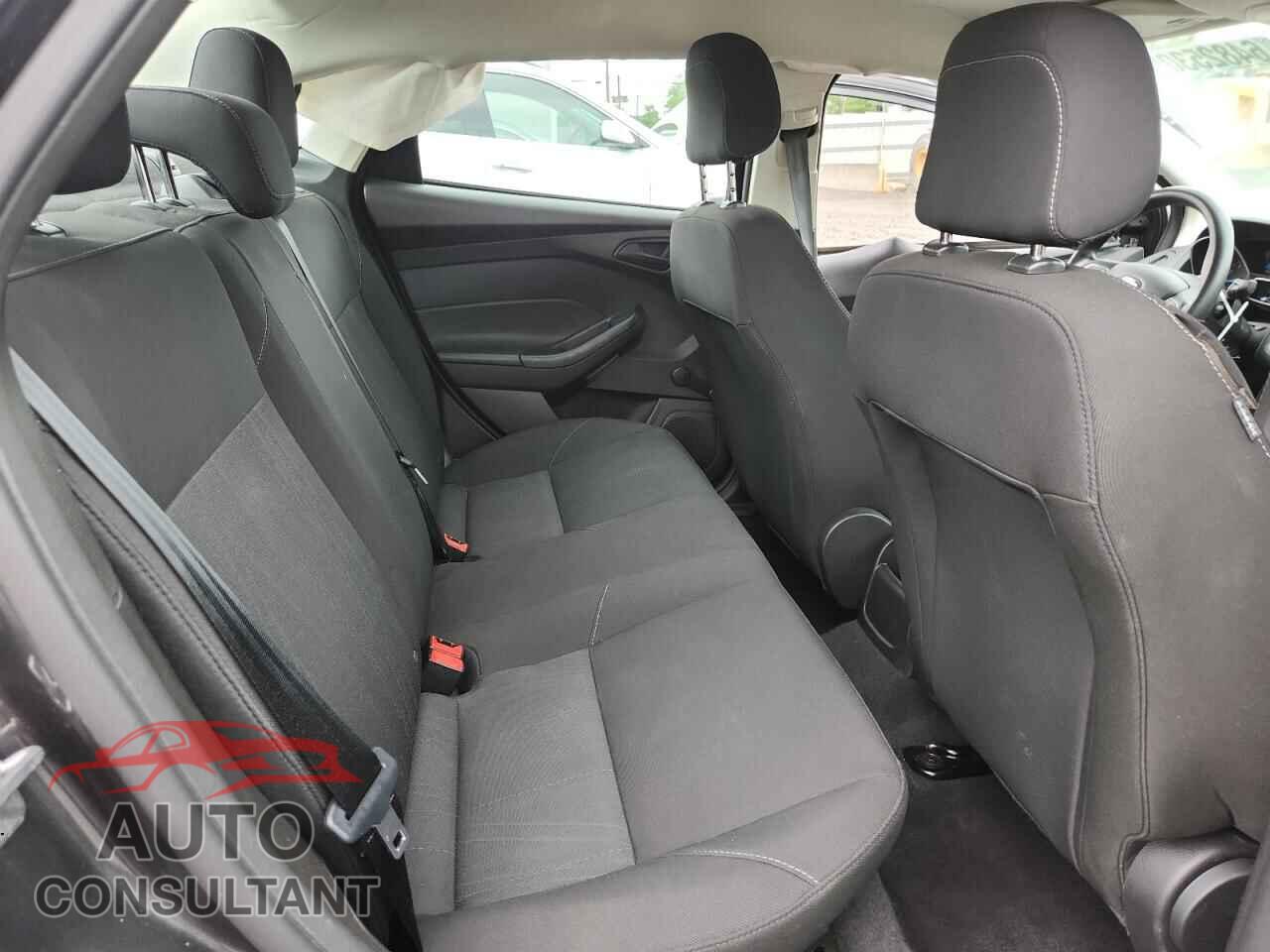 FORD FOCUS 2017 - 1FADP3E24HL234716