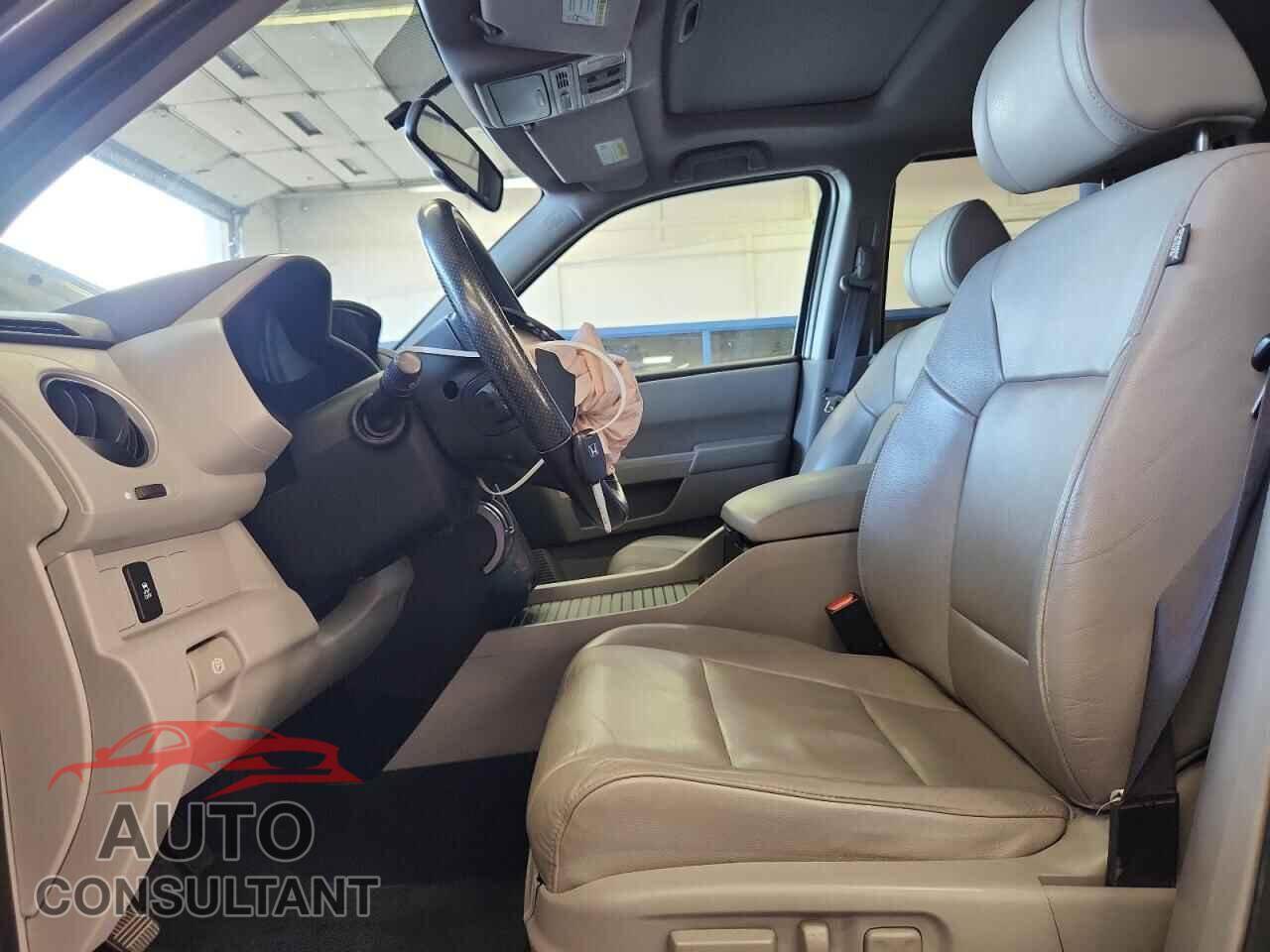 HONDA PILOT 2014 - 5FNYF4H51EB045109