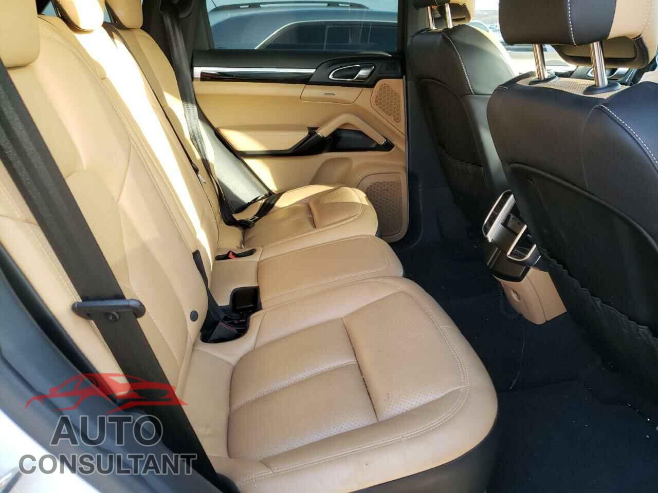 PORSCHE CAYENNE 2016 - WP1AF2A29GKA41058