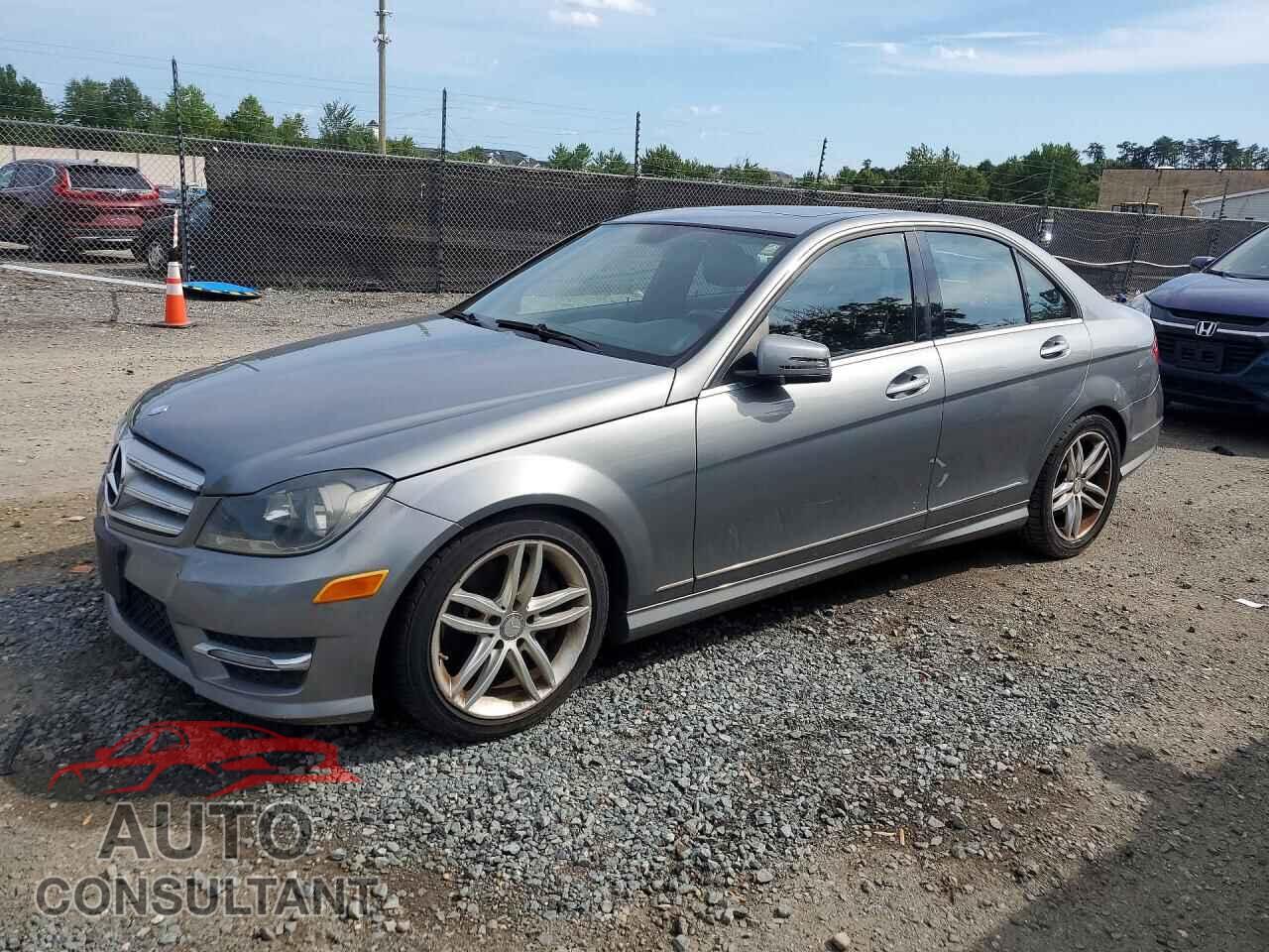 MERCEDES-BENZ C-CLASS 2013 - WDDGF8AB4DR256273