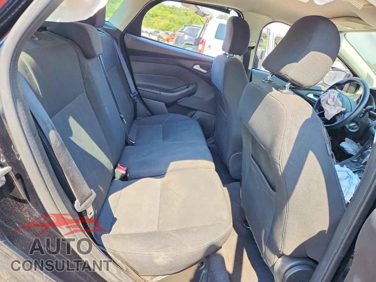 FORD FOCUS 2017 - 1FADP3K28HL228471
