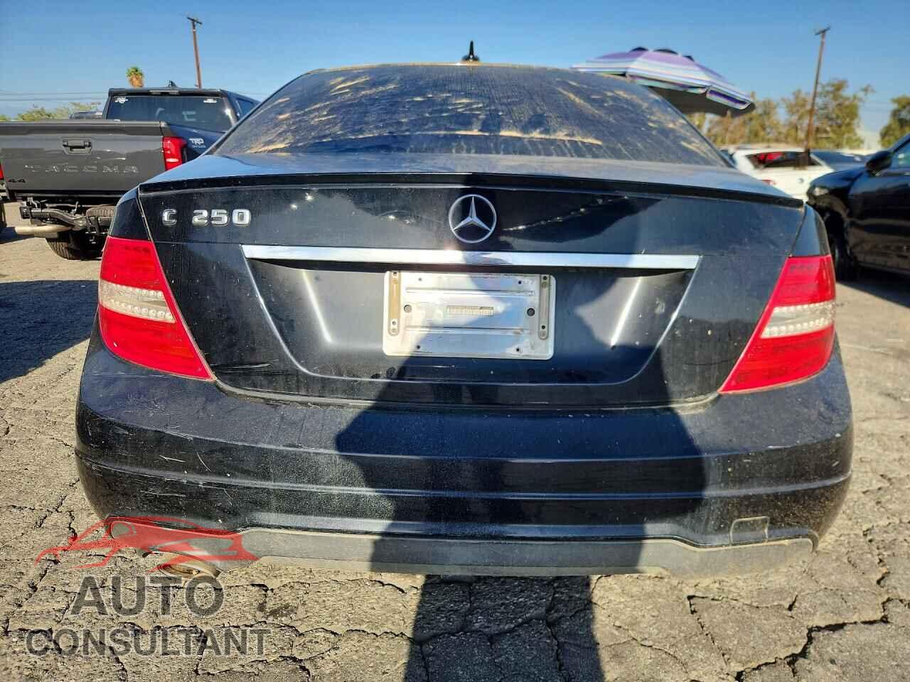 MERCEDES-BENZ C-CLASS 2012 - WDDGF4HB8CA609187