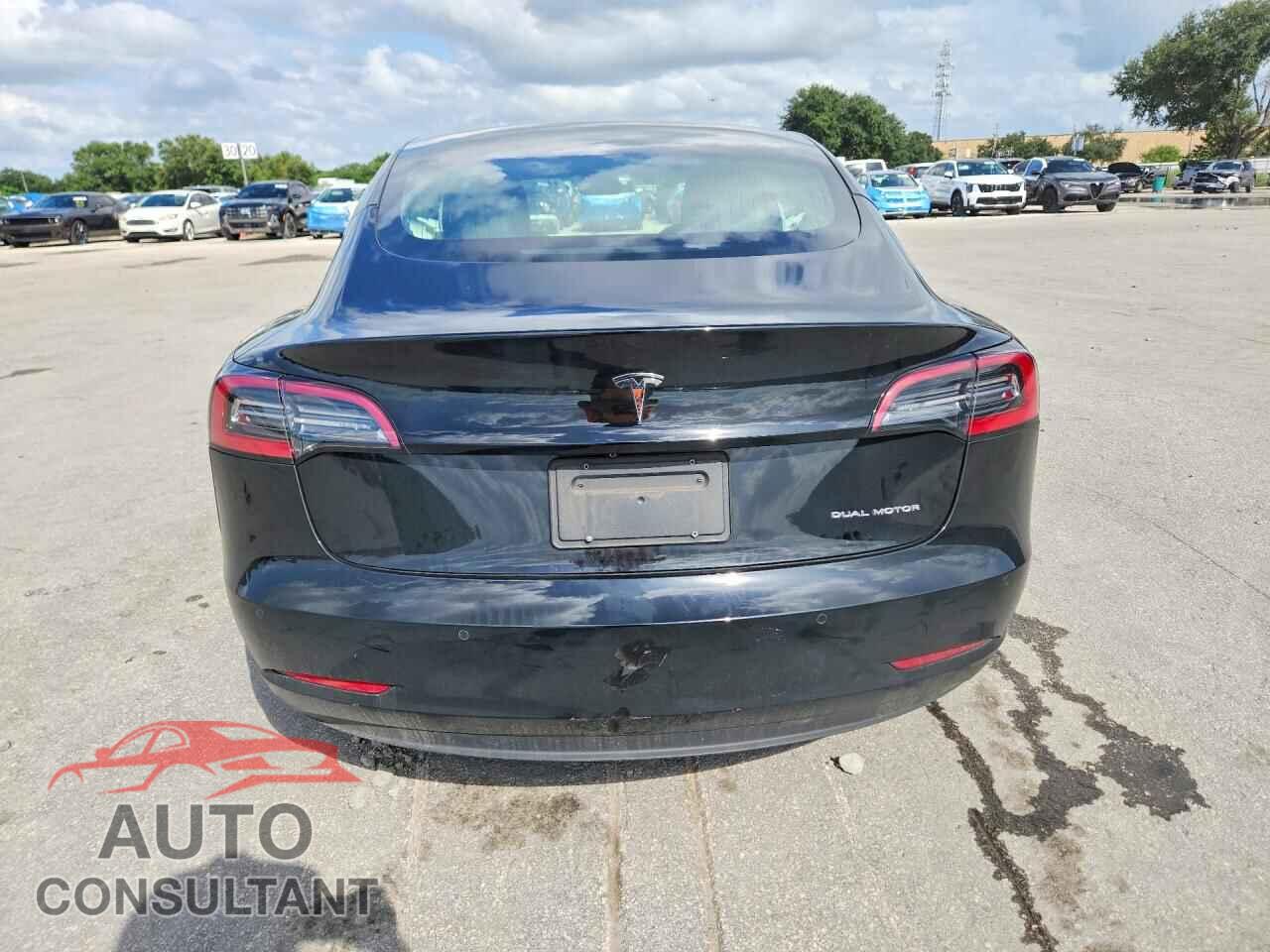 TESLA MODEL 3 2019 - 5YJ3E1EB0KF385837