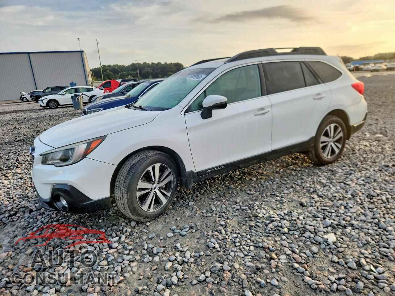 SUBARU OUTBACK 2018 - 4S4BSAKC3J3375084