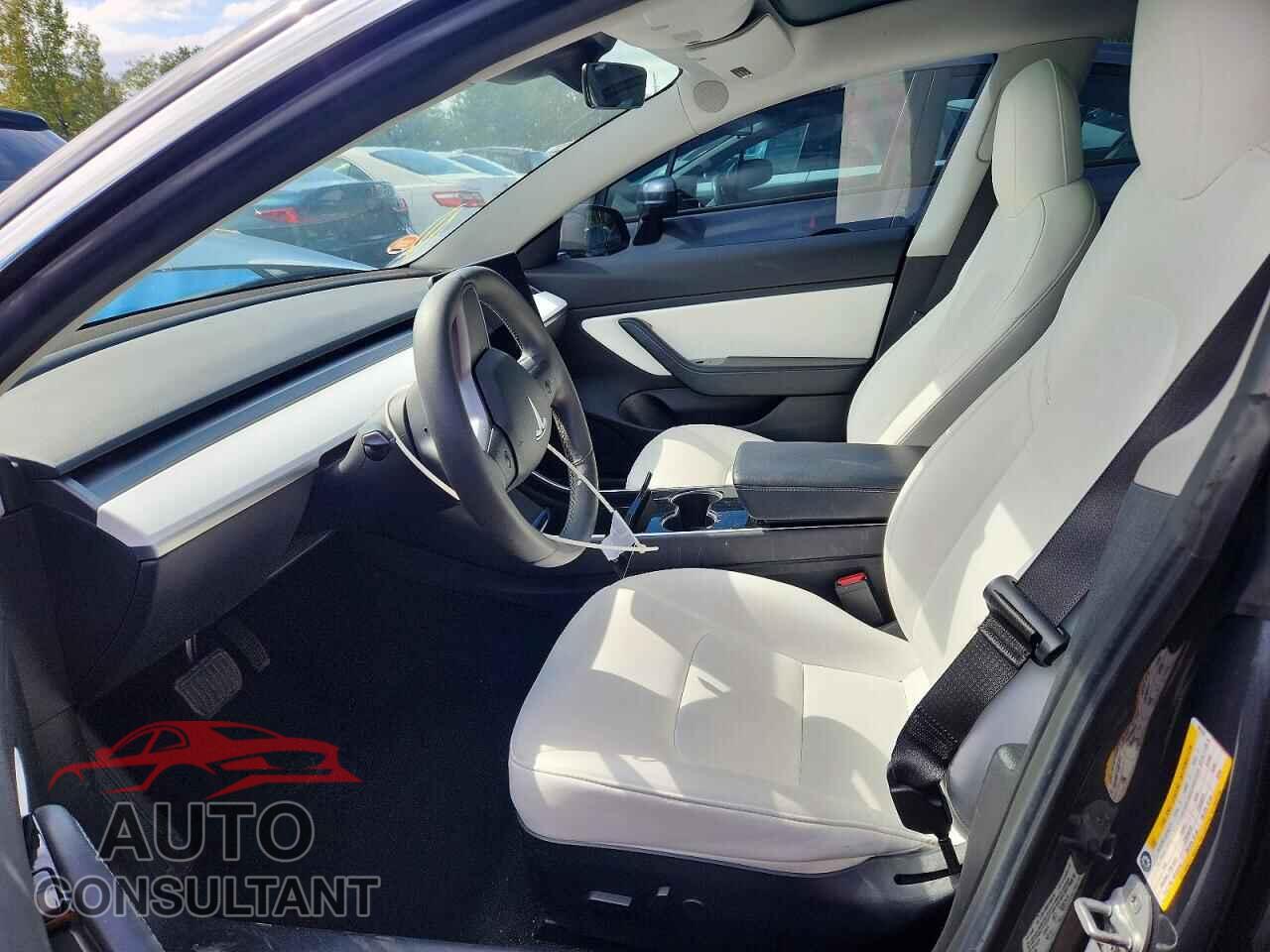 TESLA MODEL 3 2019 - 5YJ3E1EB8KF465239
