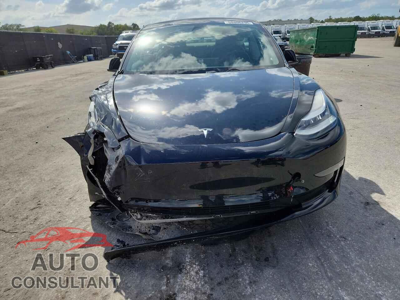 TESLA MODEL 3 2019 - 5YJ3E1EB0KF385837