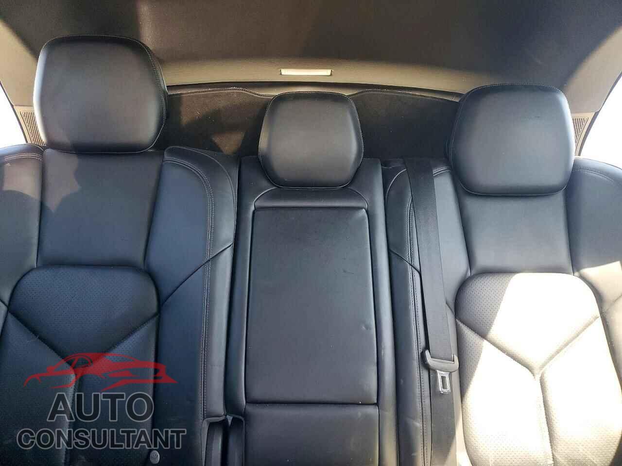 PORSCHE CAYENNE 2012 - WP1AA2A2XCLA01073