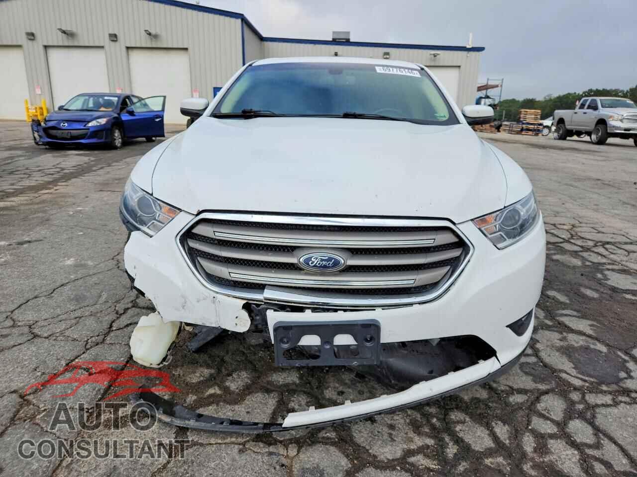 FORD TAURUS 2018 - 1FAHP2E89JG109869