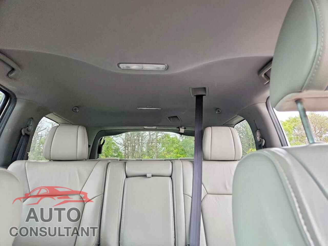 HONDA PILOT 2015 - 5FNYF4H52FB023072