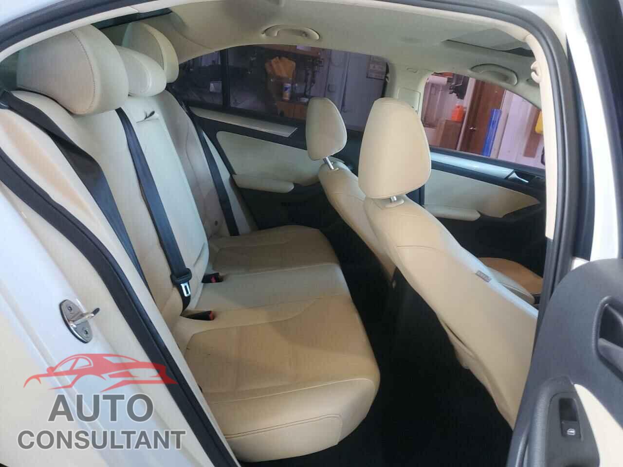 VOLKSWAGEN JETTA 2018 - 3VWDB7AJ8JM255227