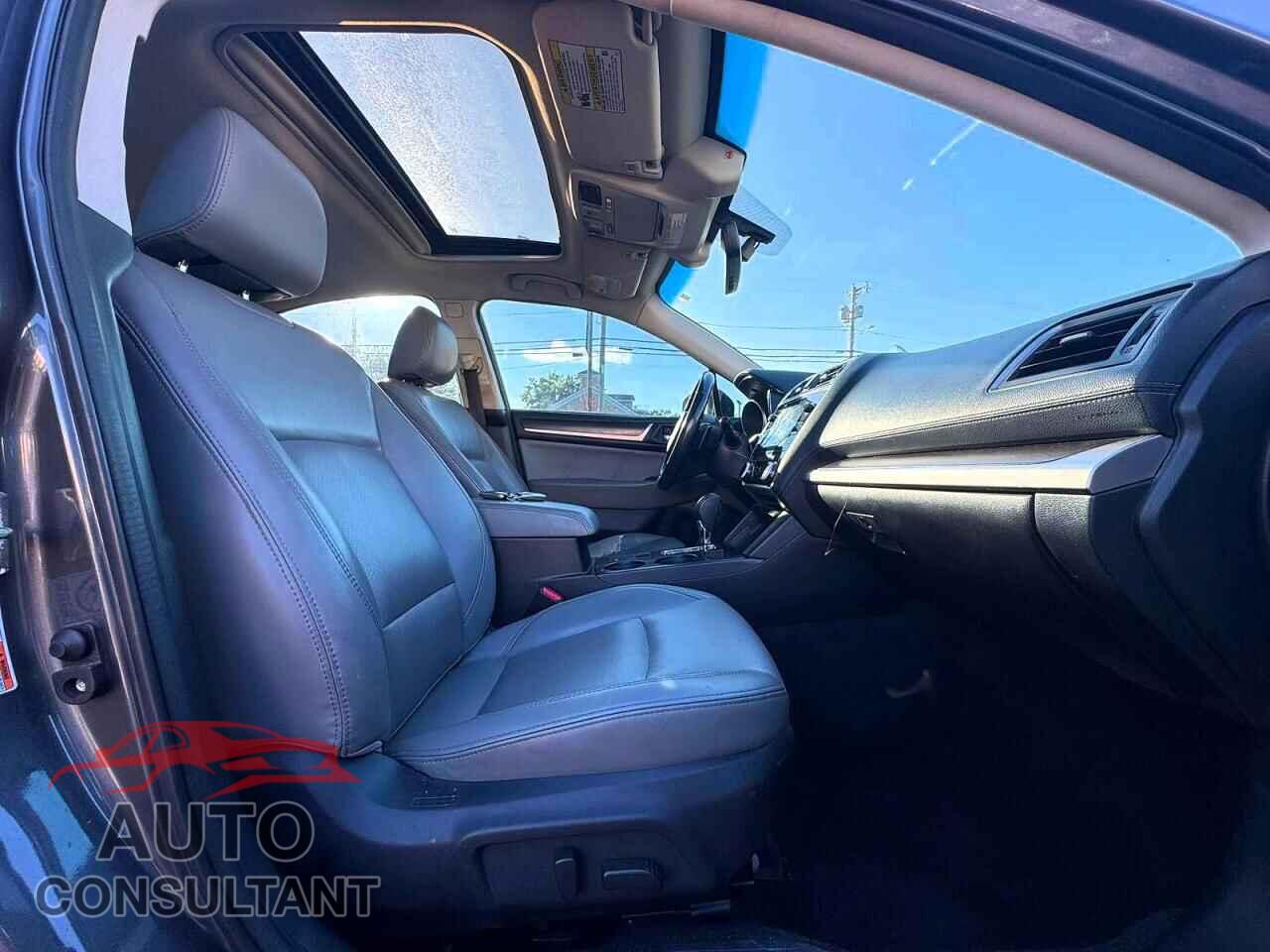 SUBARU LEGACY 2019 - 4S3BNAN65K3017245