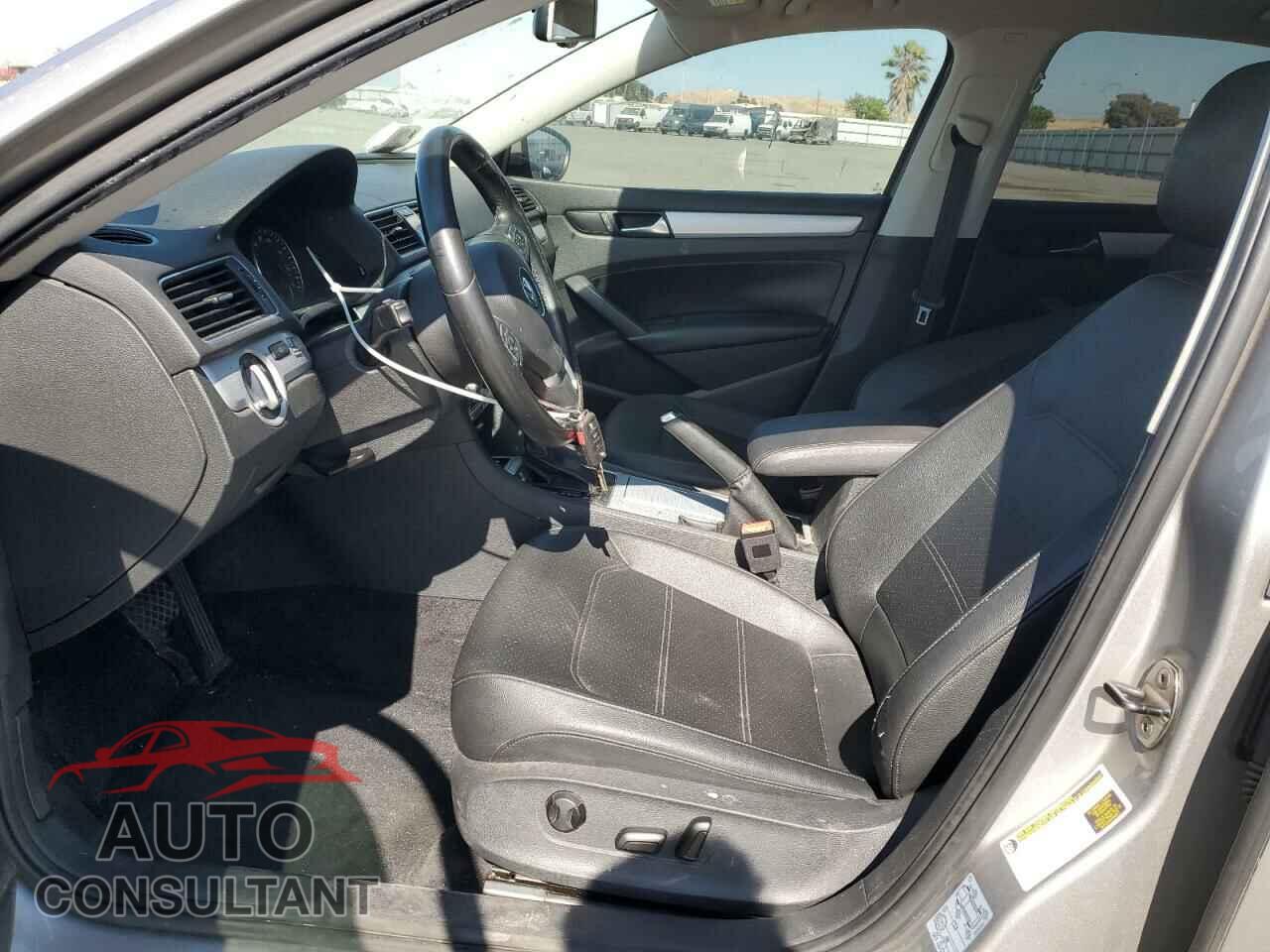 VOLKSWAGEN PASSAT 2012 - 1VWBN7A35CC096560