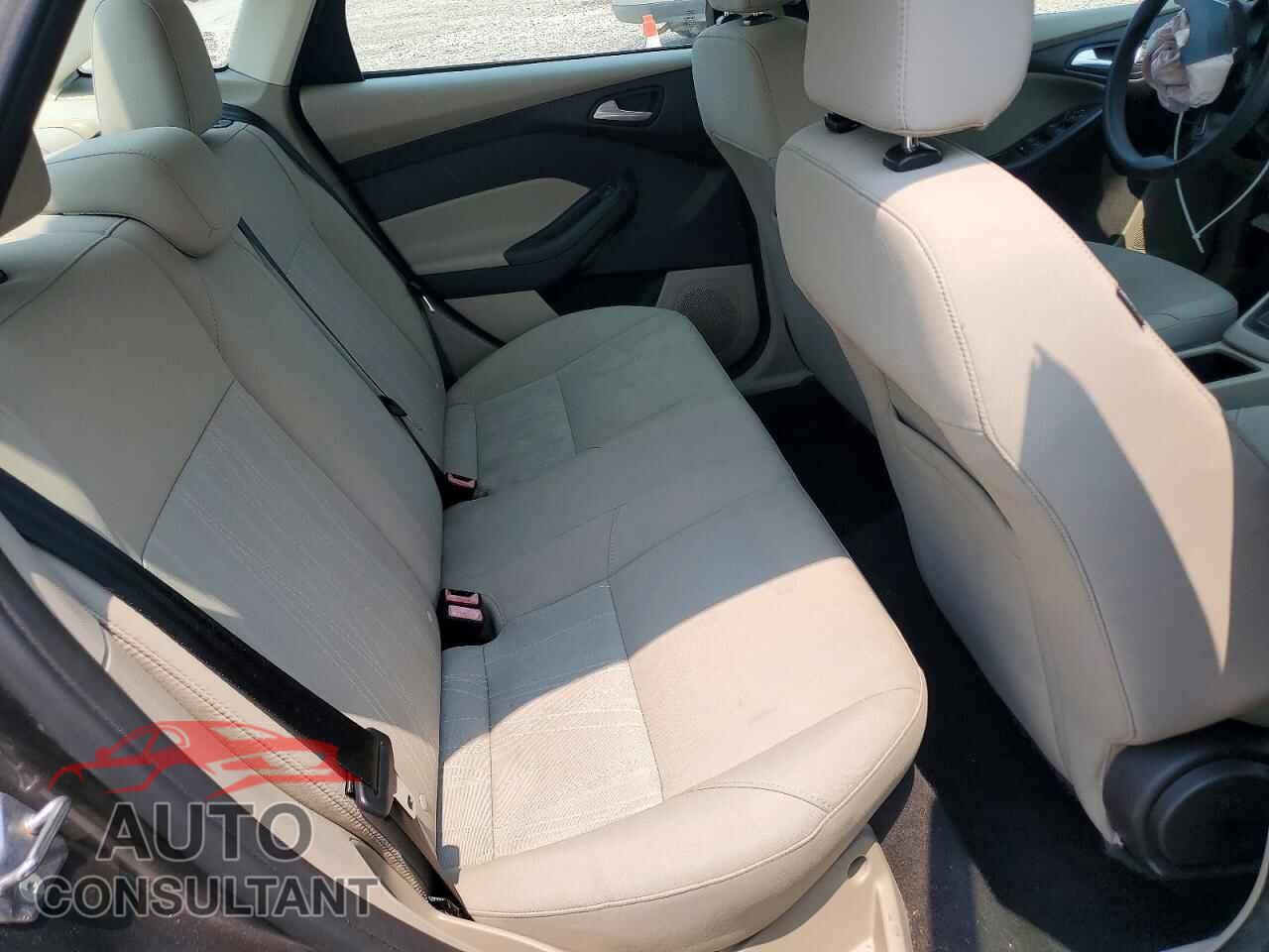 FORD FOCUS 2015 - 1FADP3F22FL340853