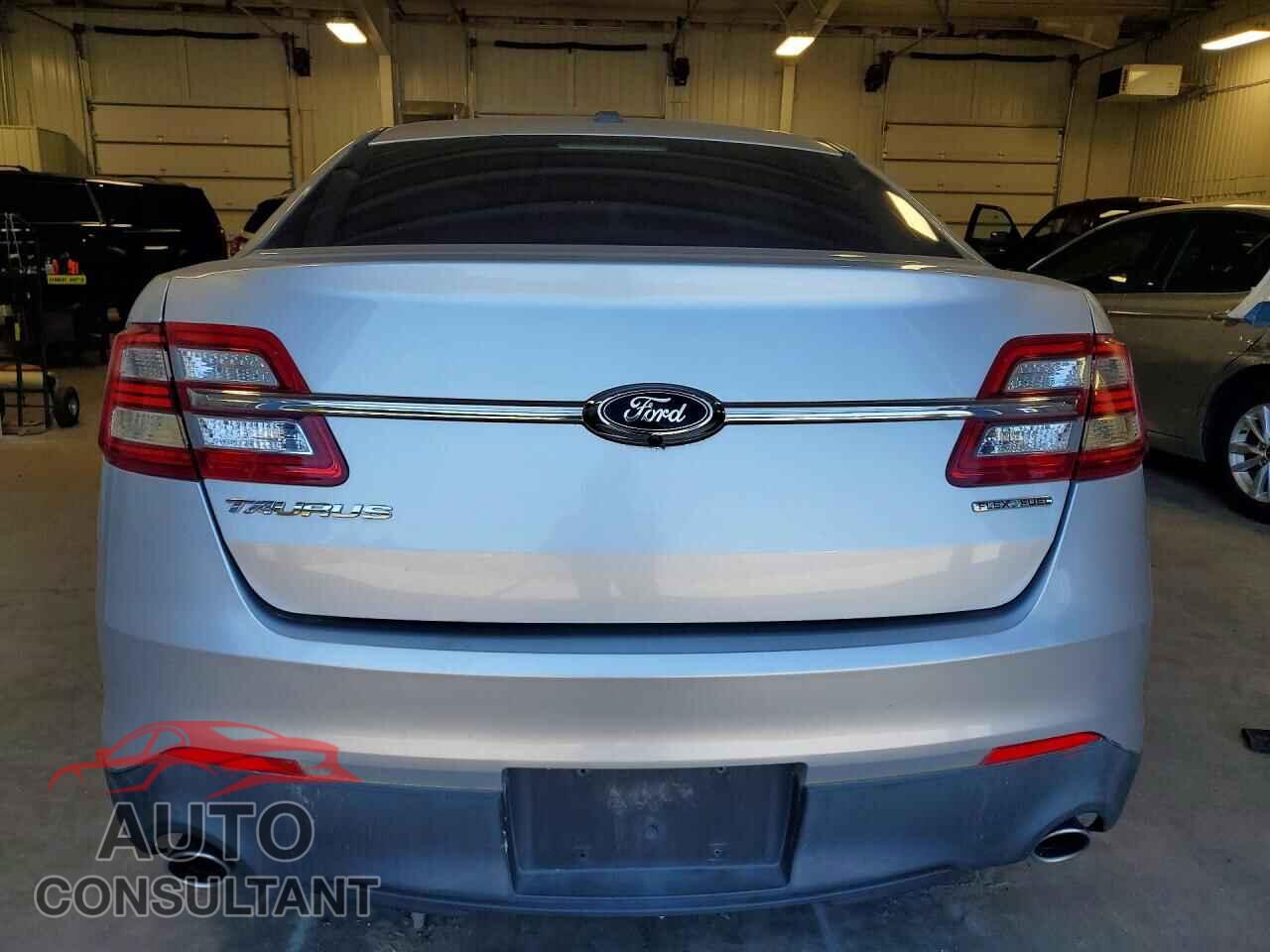 FORD TAURUS 2015 - 1FAHP2D87FG133421