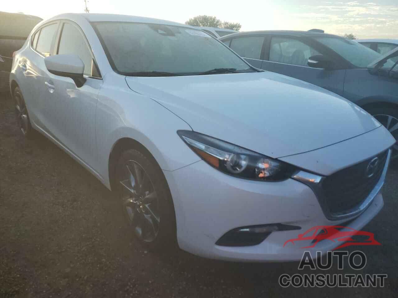 MAZDA 3 2018 - 3MZBN1L35JM219179