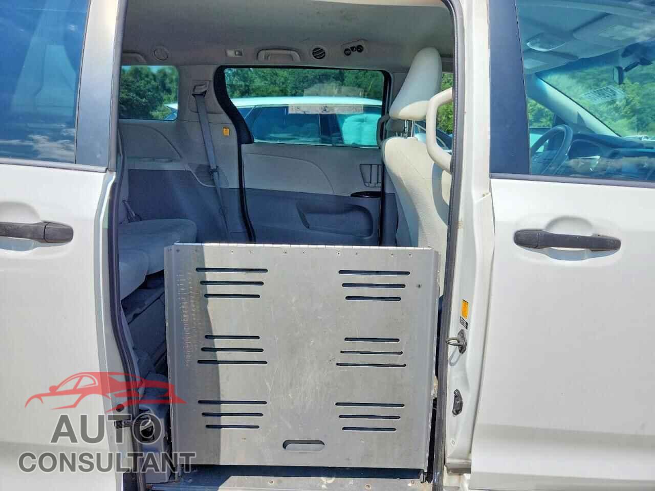TOYOTA SIENNA 2012 - 5TDZK3DC7CS271484