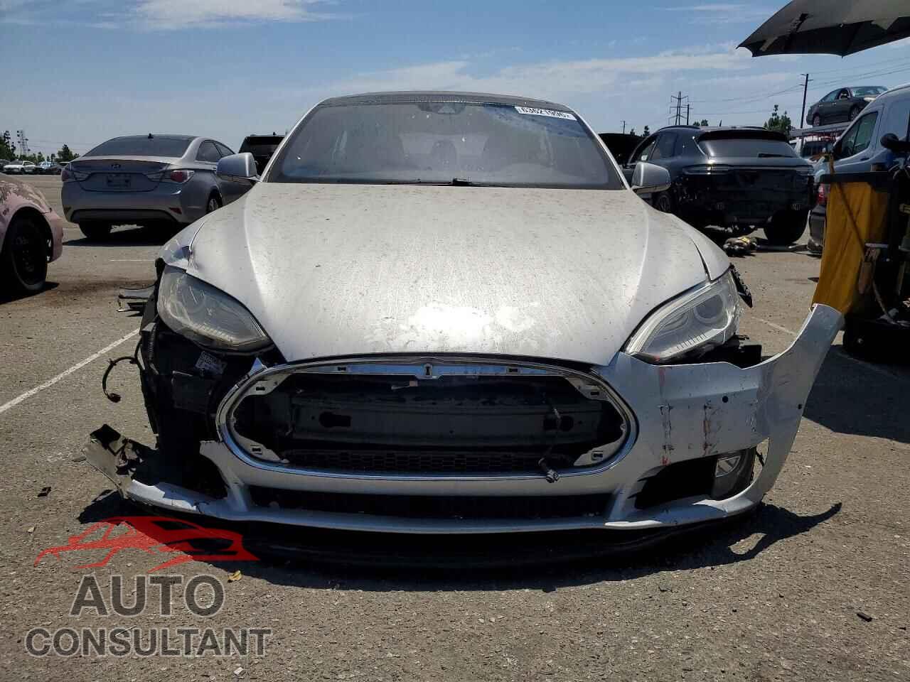 TESLA MODEL S 2015 - 5YJSA1E28FF117373
