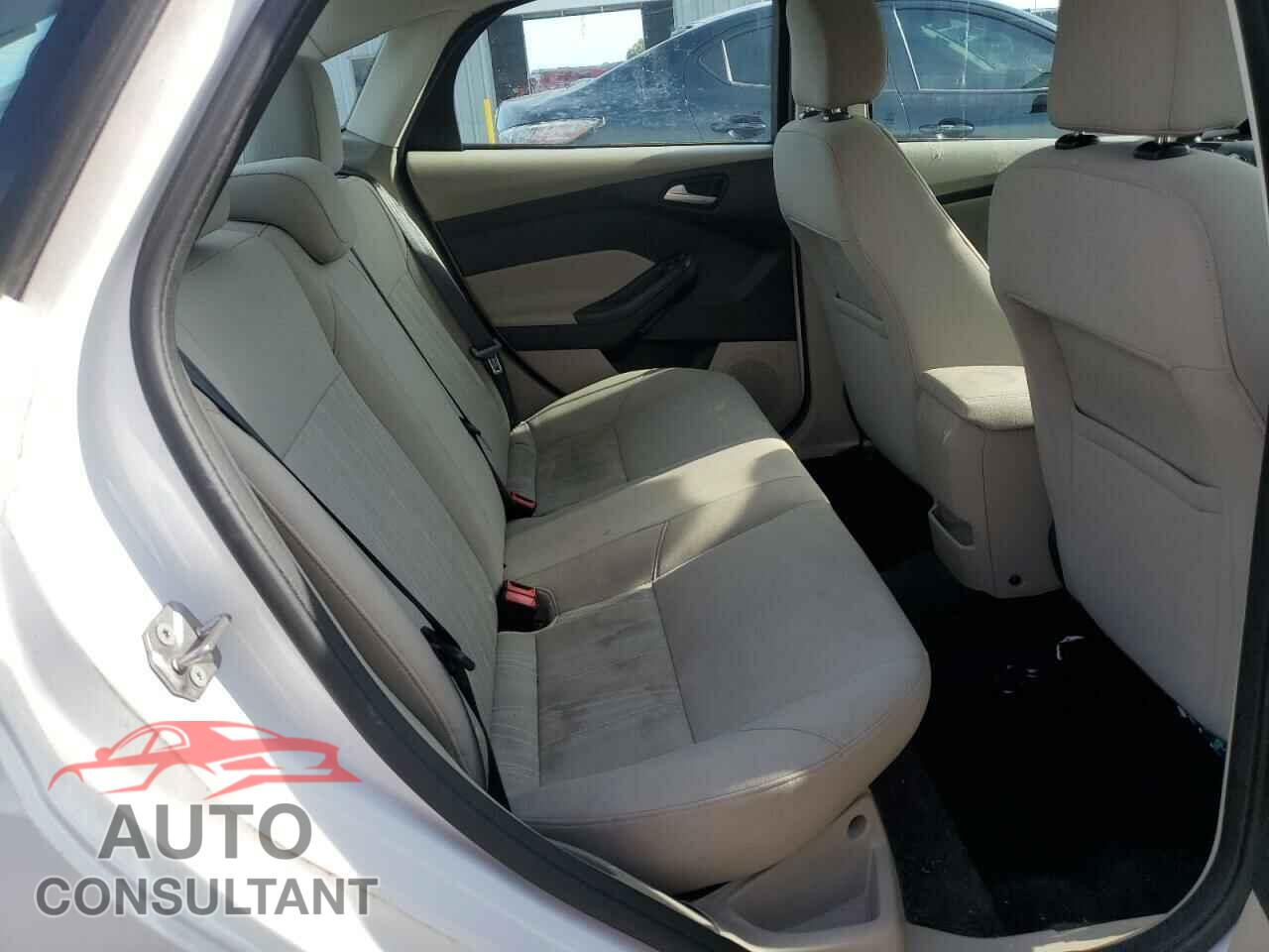 FORD FOCUS 2015 - 1FADP3F26FL317625