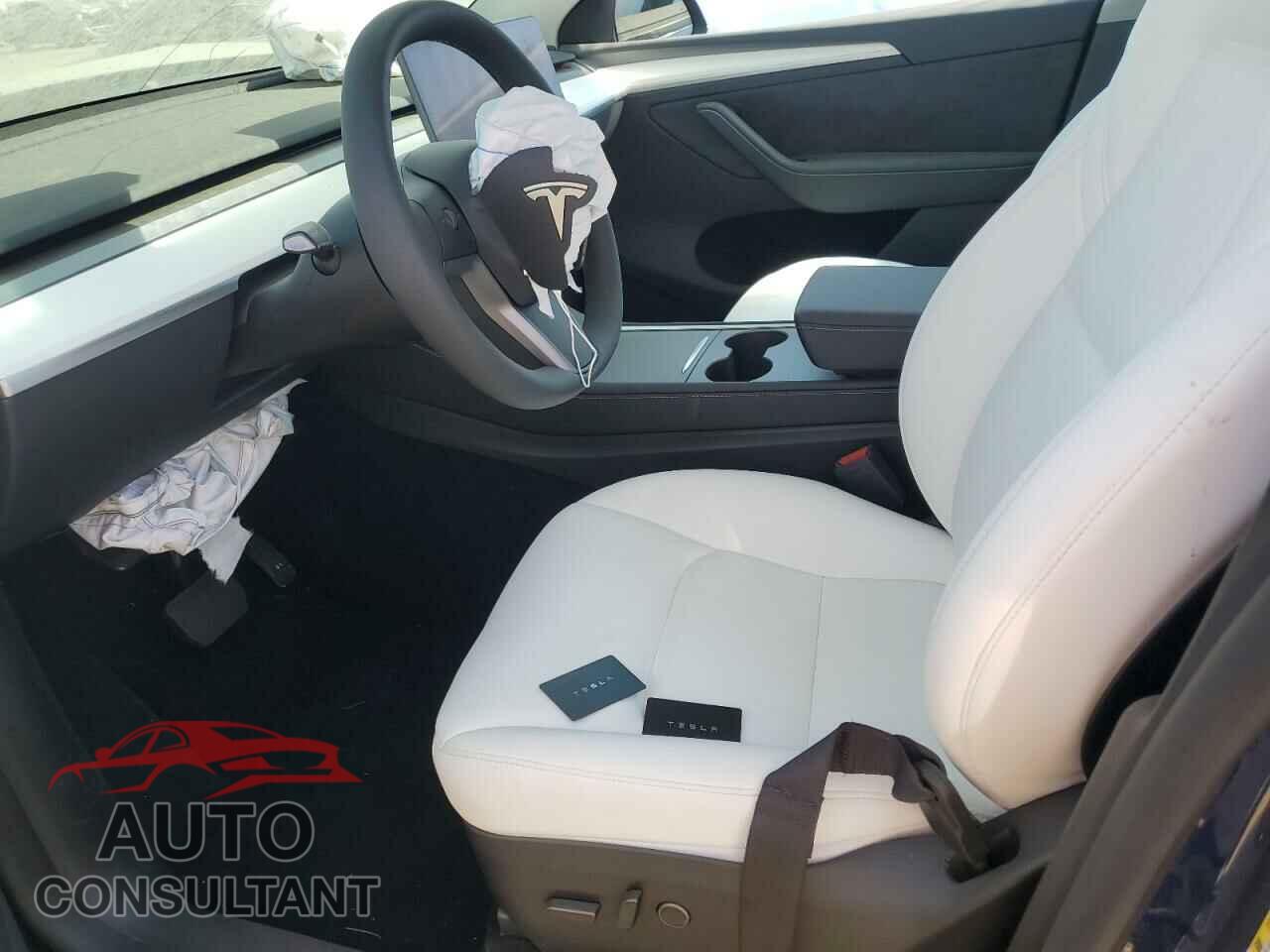 TESLA MODEL Y 2024 - 7SAYGDEE9RA227373