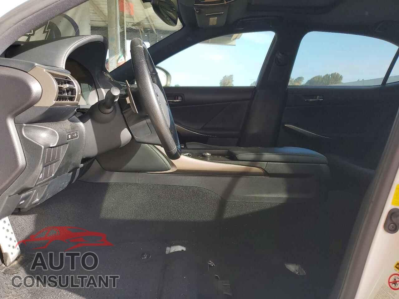 LEXUS IS 2015 - JTHBE1D28F5019353