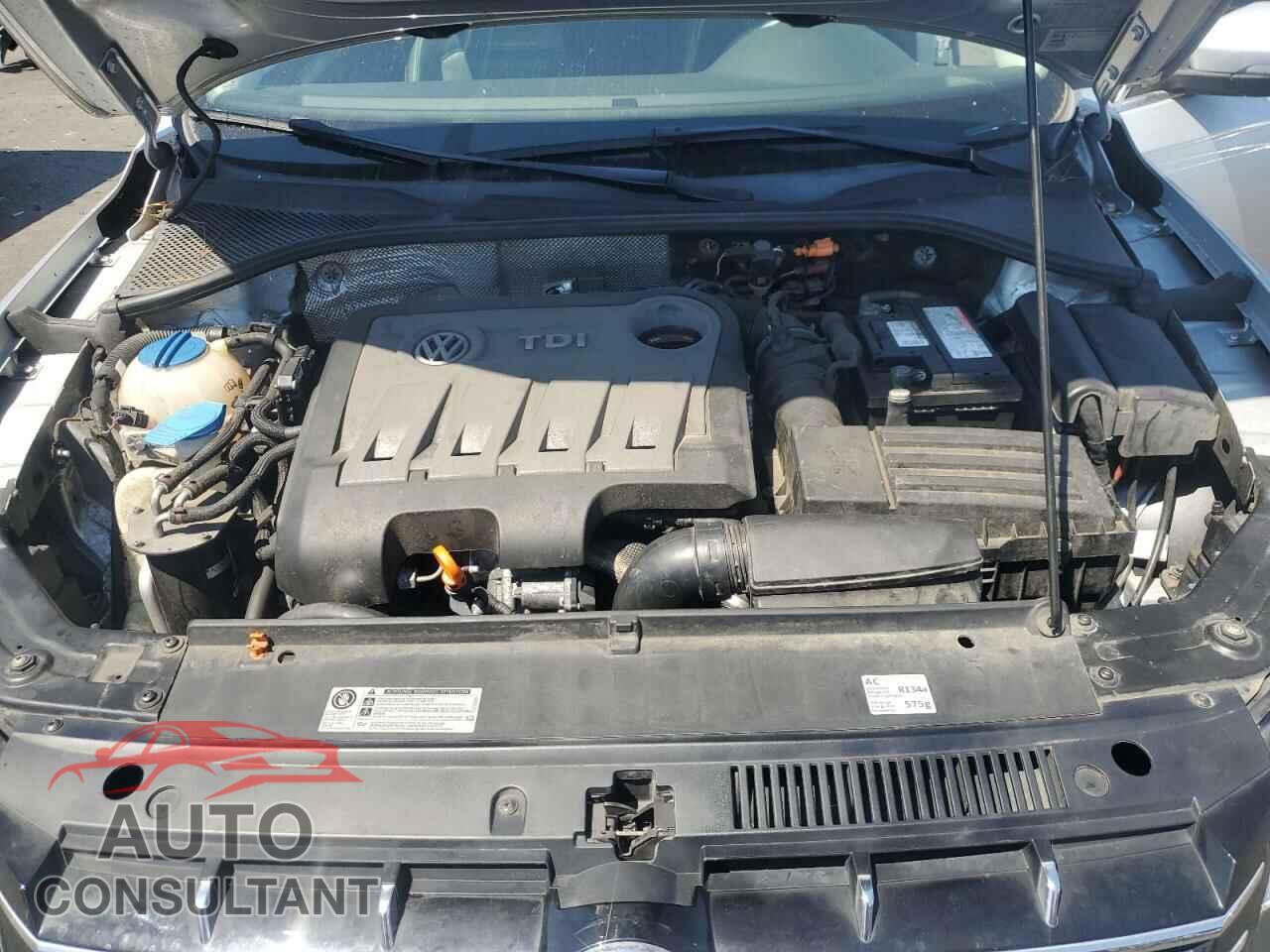 VOLKSWAGEN PASSAT 2012 - 1VWBN7A34CC094802