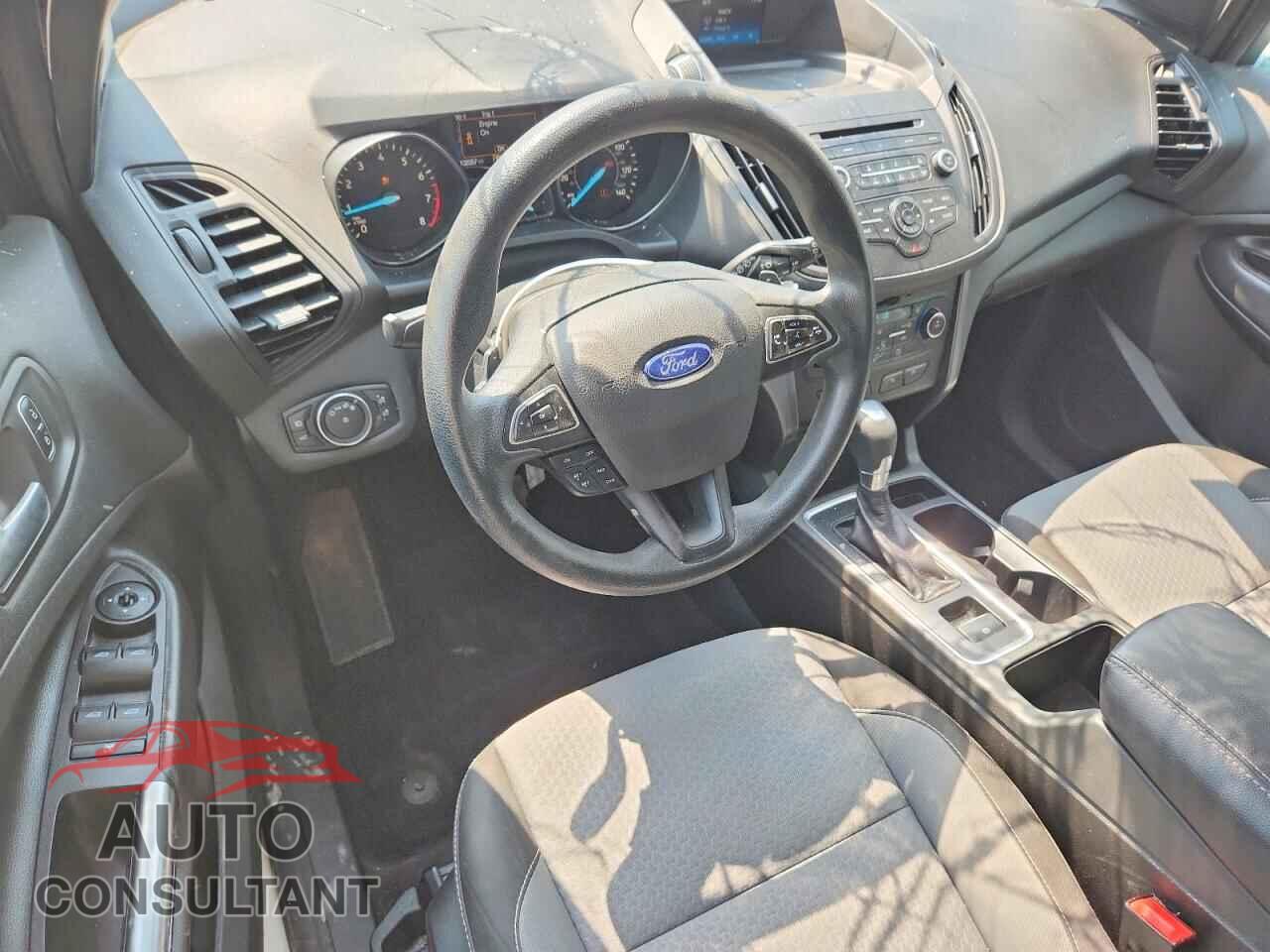 FORD ESCAPE 2017 - 1FMCU0G92HUE15164