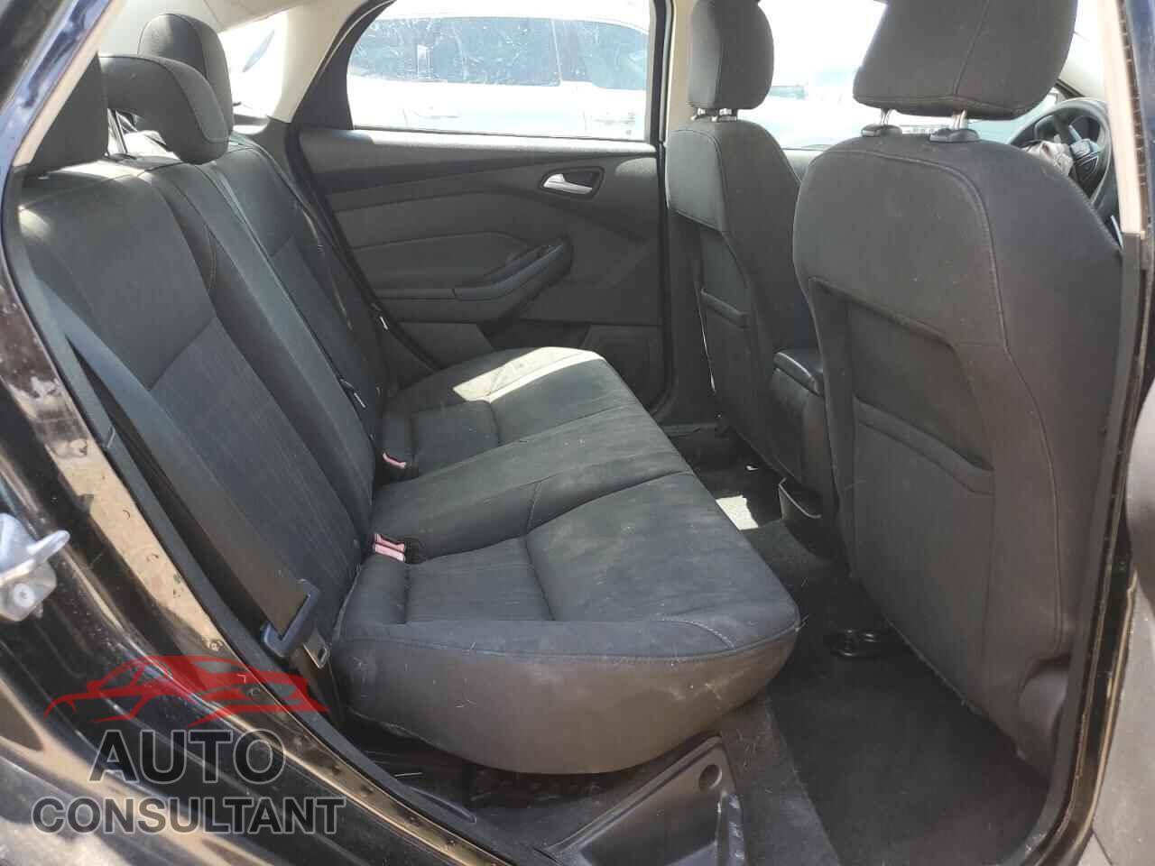 FORD FOCUS 2015 - 1FADP3F28FL295529