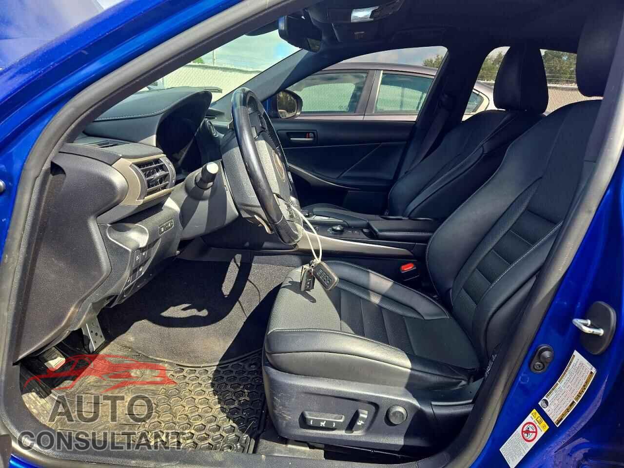LEXUS IS 2017 - JTHCE1D28H5013933