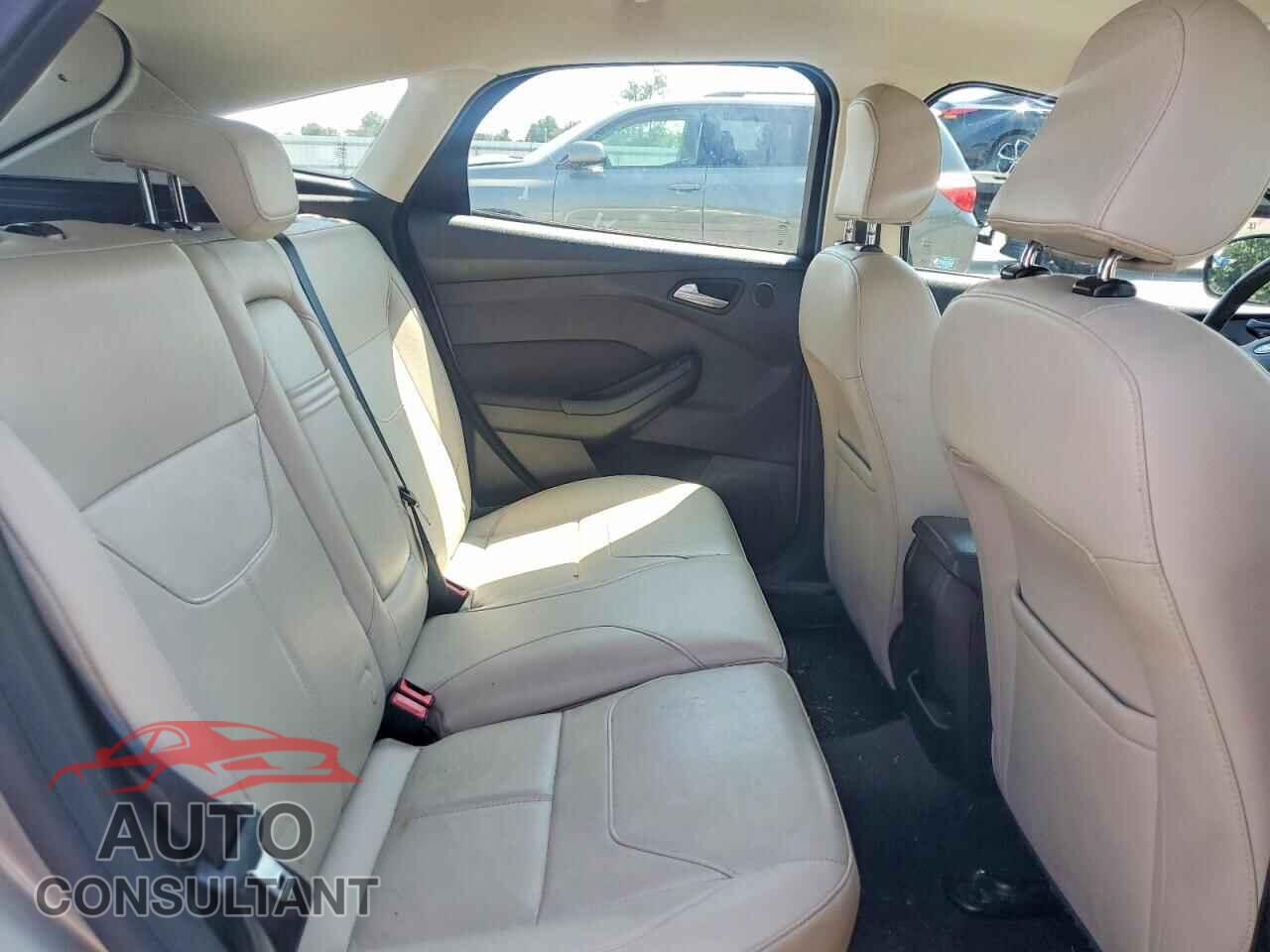 FORD FOCUS 2016 - 1FADP3N22GL321044