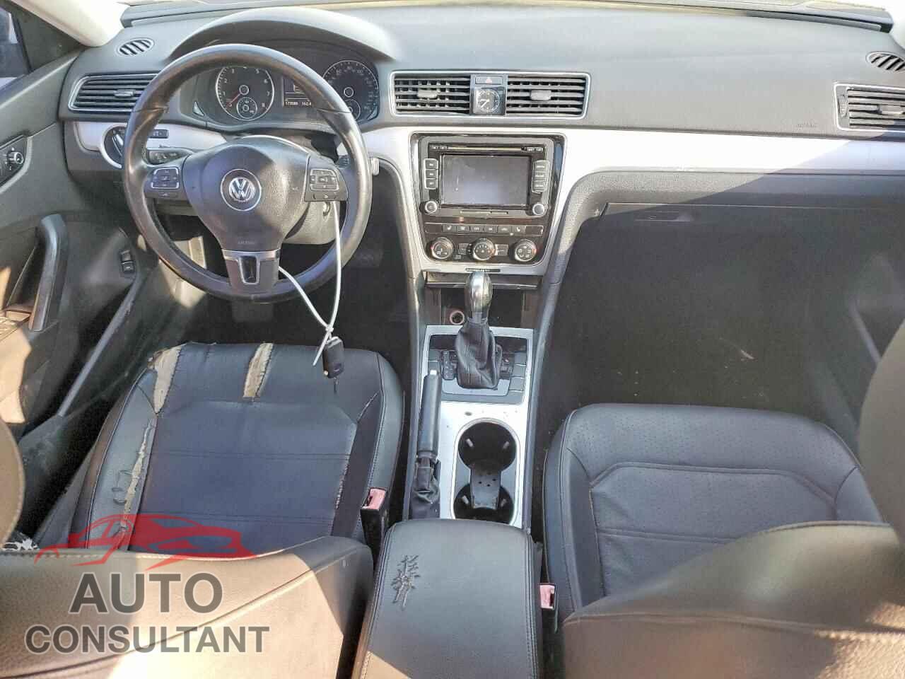 VOLKSWAGEN PASSAT 2013 - 1VWBH7A34DC000135