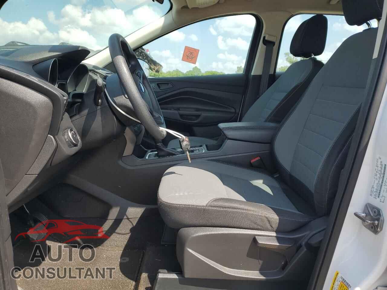FORD ESCAPE 2017 - 1FMCU0F78HUC93393