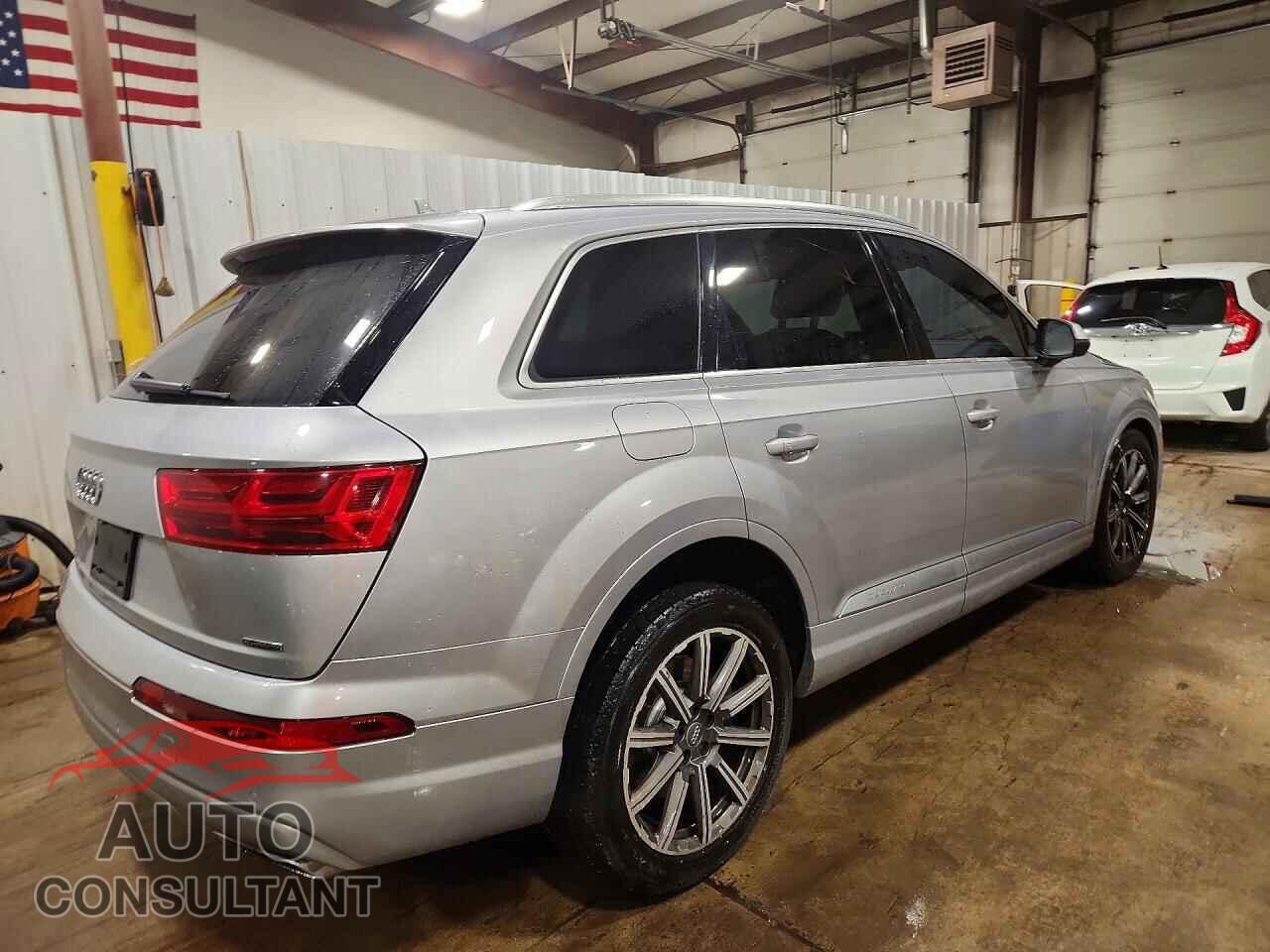 AUDI Q7 2019 - WA1LHAF72KD047309